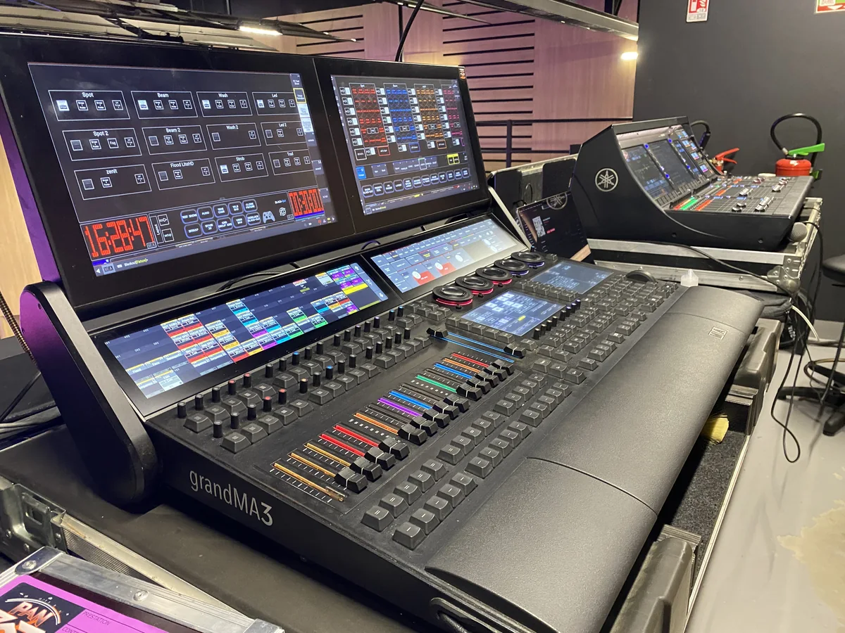 Console de pilotage lumière en régie